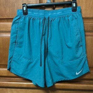 Nike 5” standard fit running shorts
